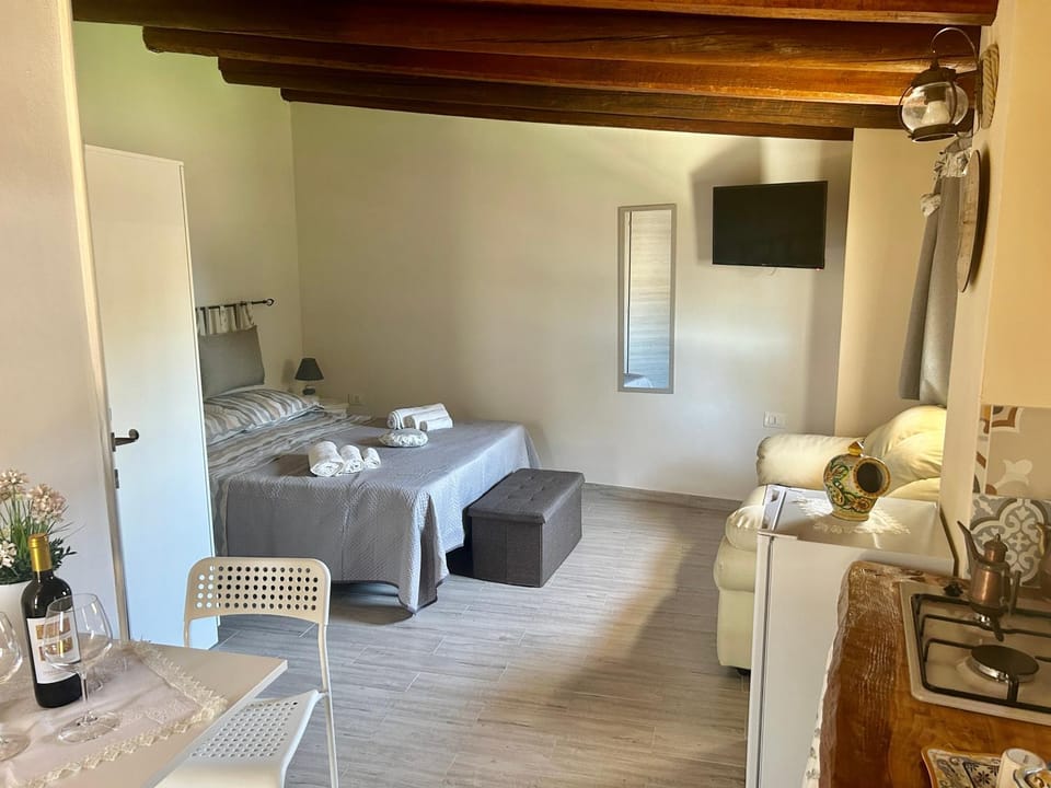 "The Cottage"with sea view, parking & wifi House in Sicily