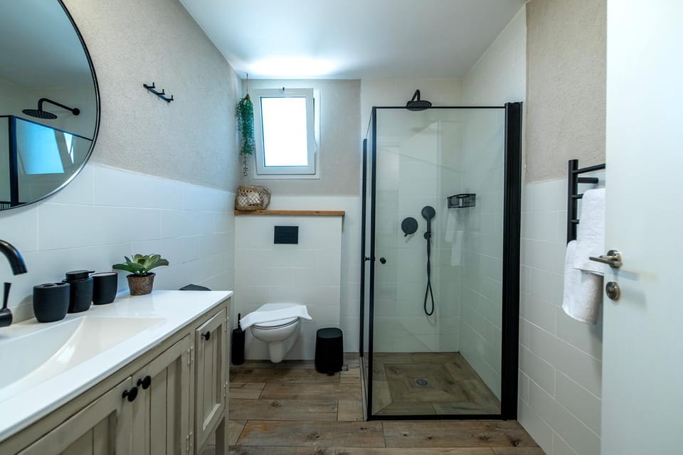 Shower, Bathroom, towels
