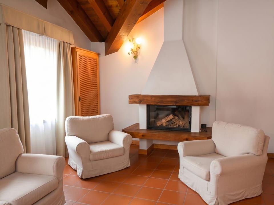 Living room, Seating area, fireplace