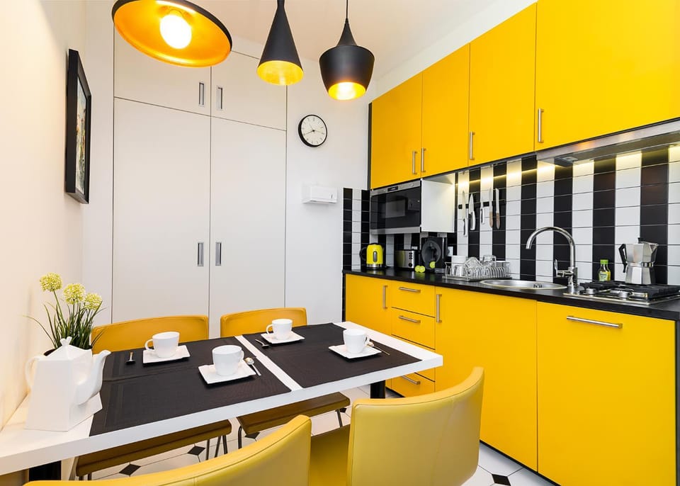 Kitchen or kitchenette, Dining area