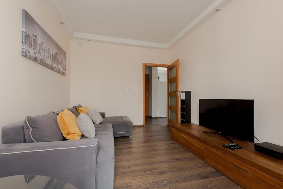 Bed, TV and multimedia, Living room, Photo of the whole room, Seating area