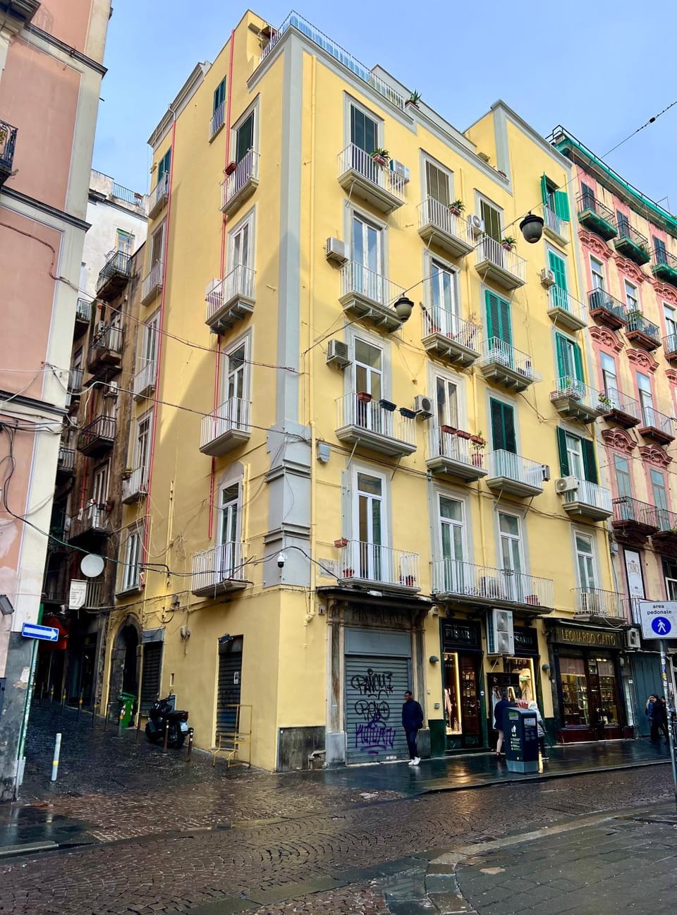 Property building, Neighbourhood, Location