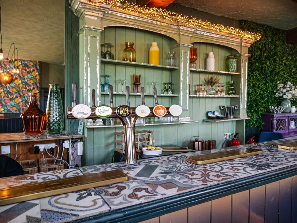 The Pub Is Yours - Alderfalls House in Wales