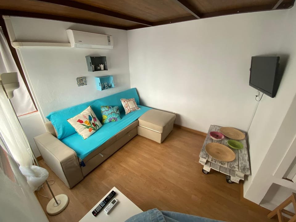 TV and multimedia, Living room, Seating area