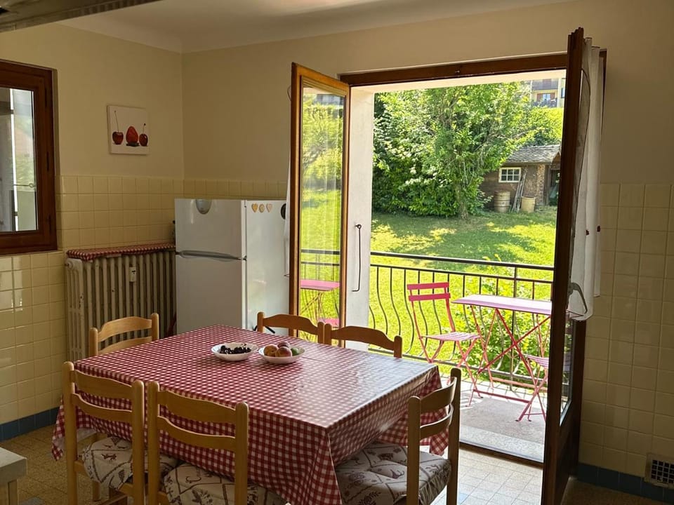 Appartement spacieux à Évian avec parking et animaux admis - FR-1-498-4 Apartment in Évian-les-Bains
