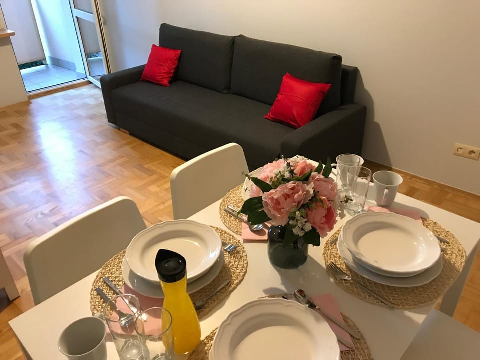 Living room, Food and drinks, Photo of the whole room, Decorative detail