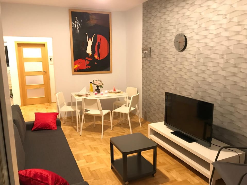 Communal lounge/ TV room, TV and multimedia, Living room, Seating area