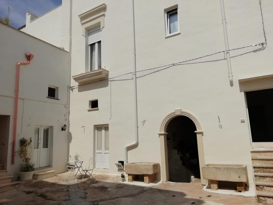 Property building, Patio, Facade/entrance