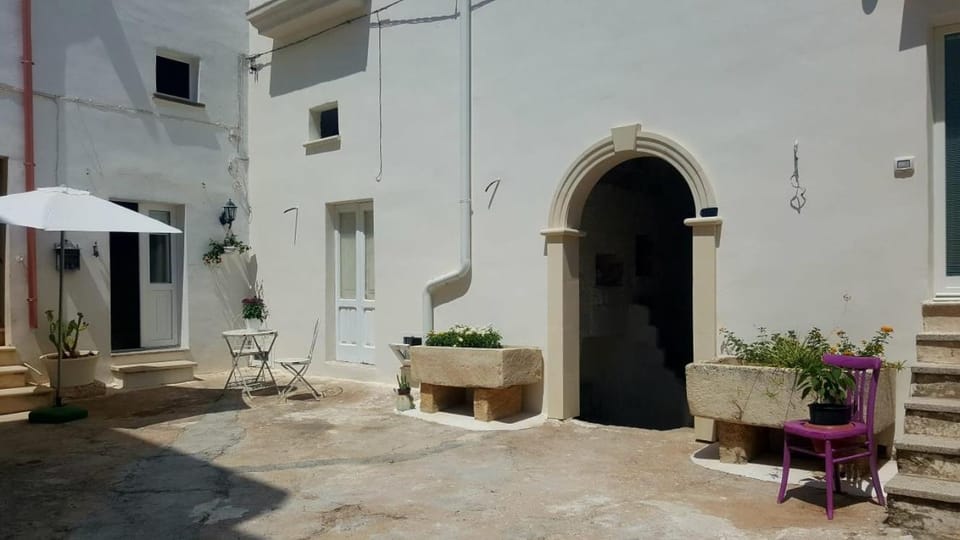 Patio, Facade/entrance