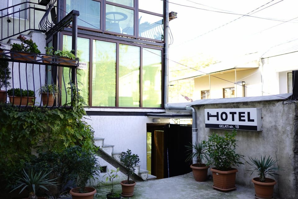 Facade/entrance