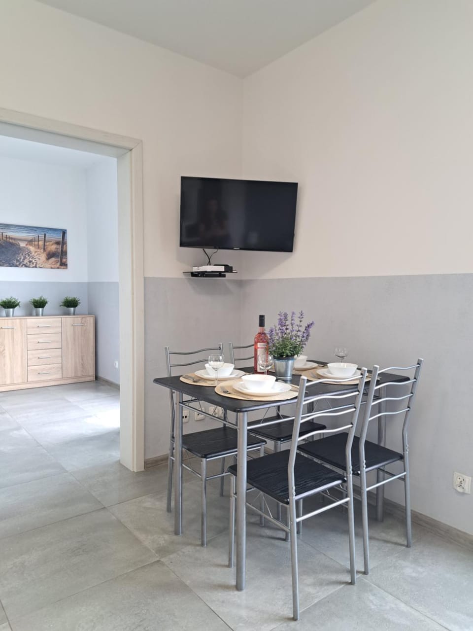 TV and multimedia, Living room, Seating area, Dining area