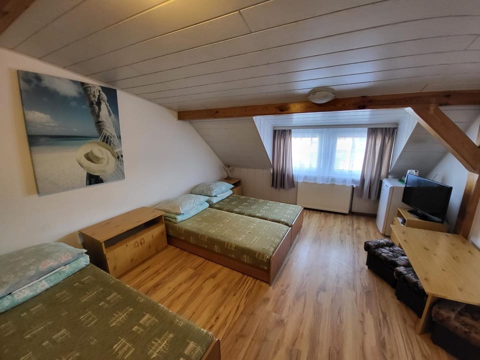 Bed, Living room, Bedroom