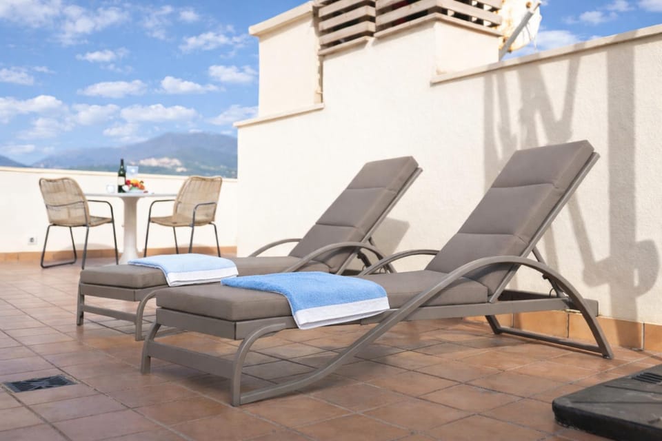 Patio, sunbed