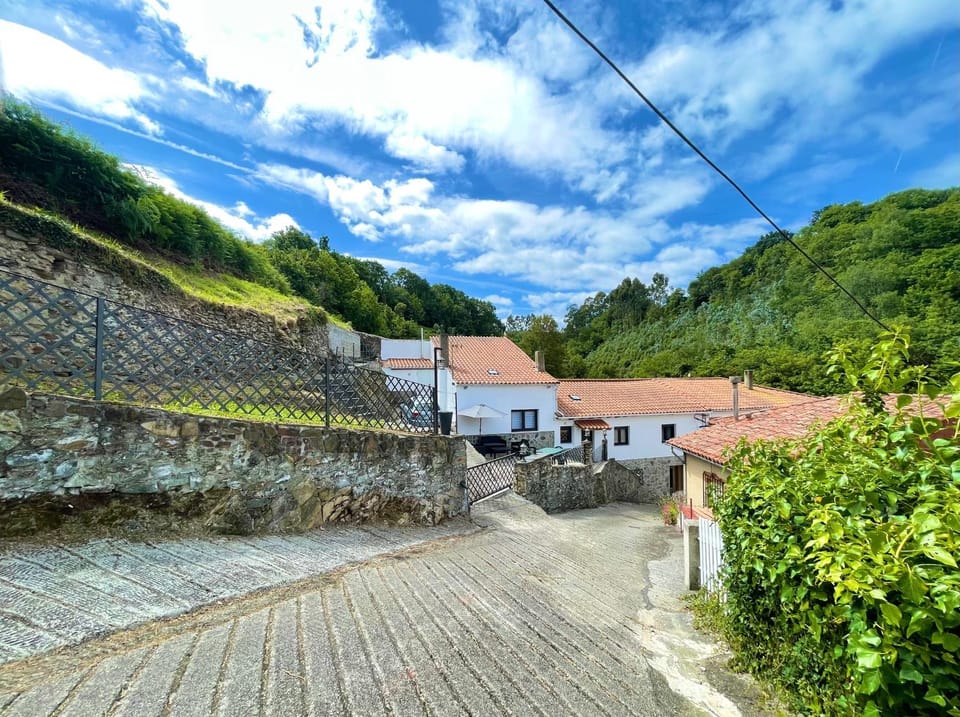 CASA SANTI Y LAURA House in Cudillero