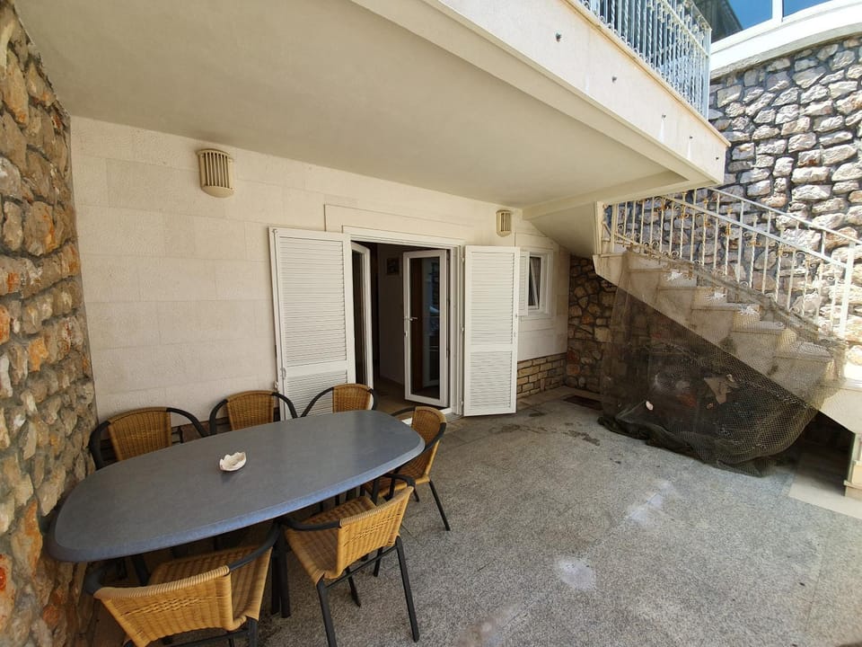 Patio, Facade/entrance, Balcony/Terrace