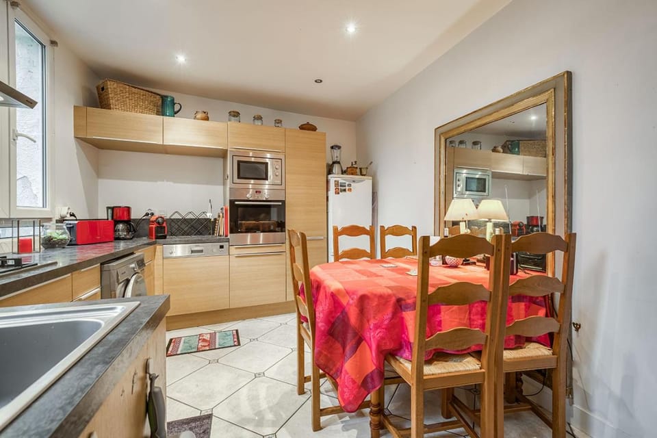Kitchen or kitchenette, Dining area, Communal kitchen, dishwasher, minibar, pet friendly