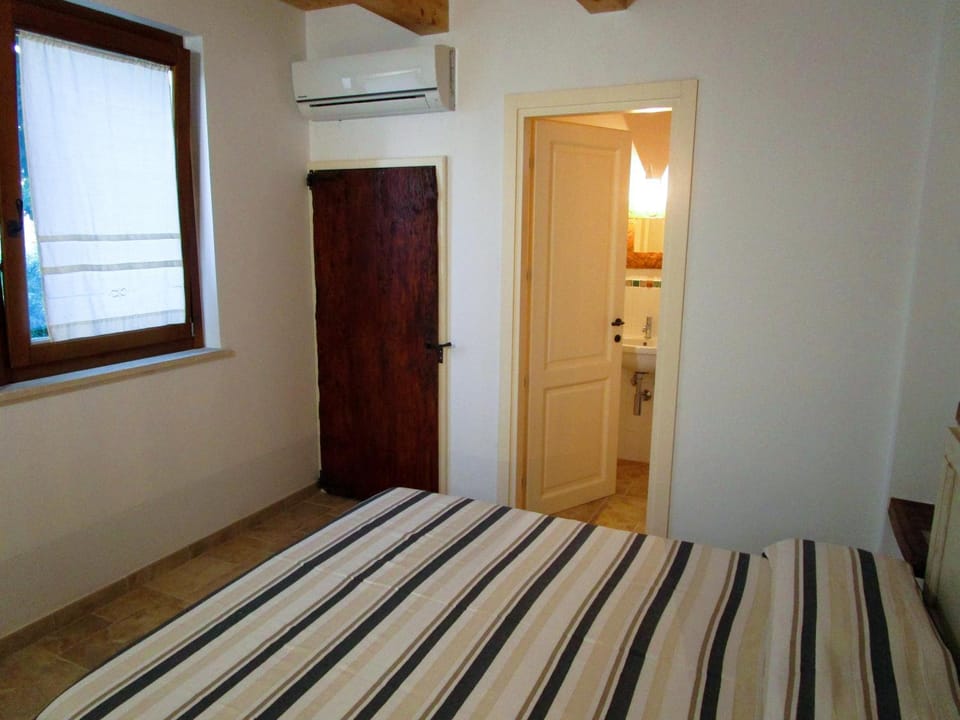 Bed, Photo of the whole room, Bedroom, wardrobe, air conditioner