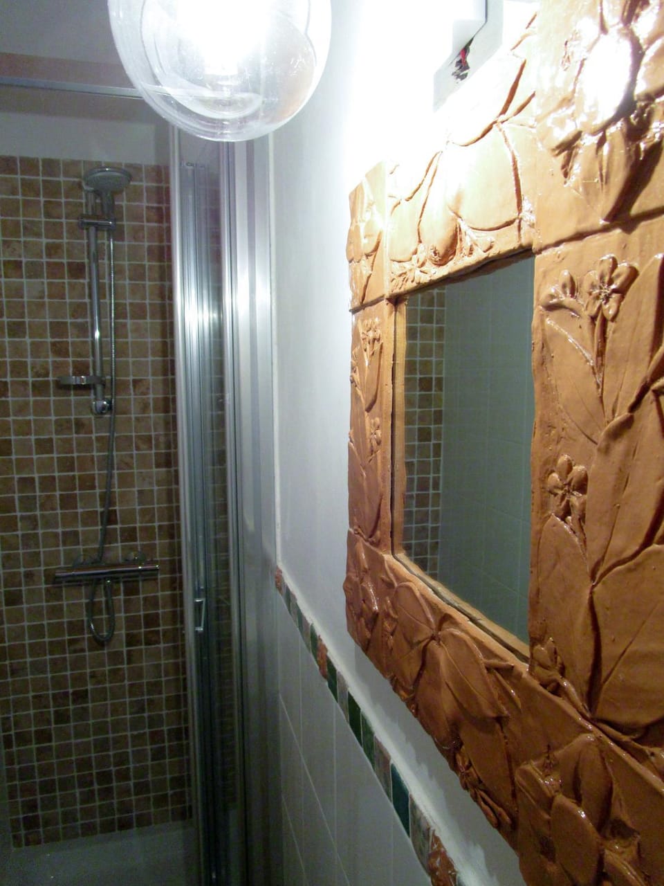 Shower, Bathroom, Decorative detail