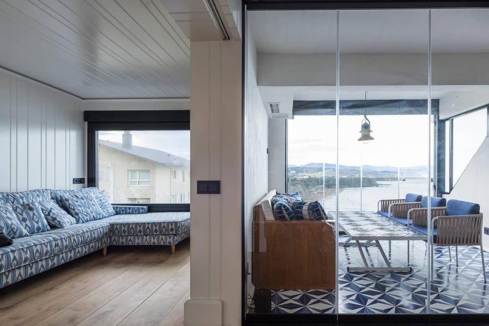 Living room, Seating area
