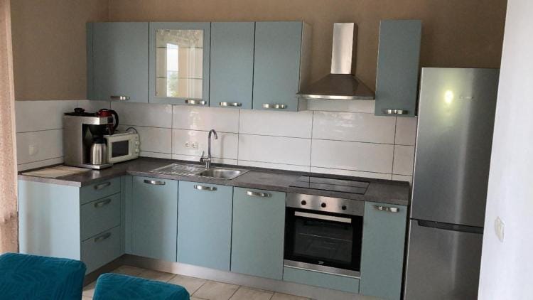 Coffee/tea facilities, Kitchen or kitchenette, dishwasher, oven, stove, toaster