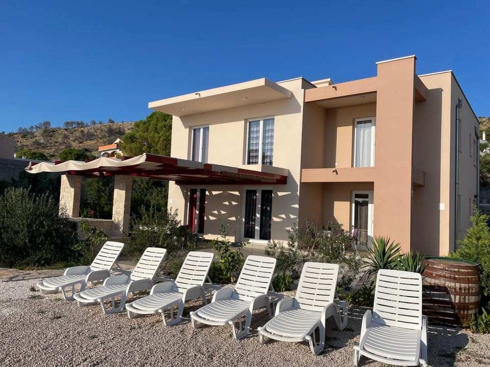 Property building, Natural landscape, sunbed