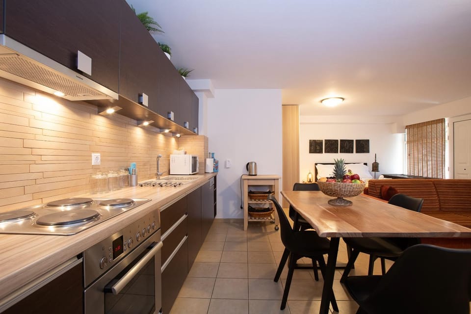 Kitchen or kitchenette, Dining area, dishwasher, minibar, pet friendly, stove