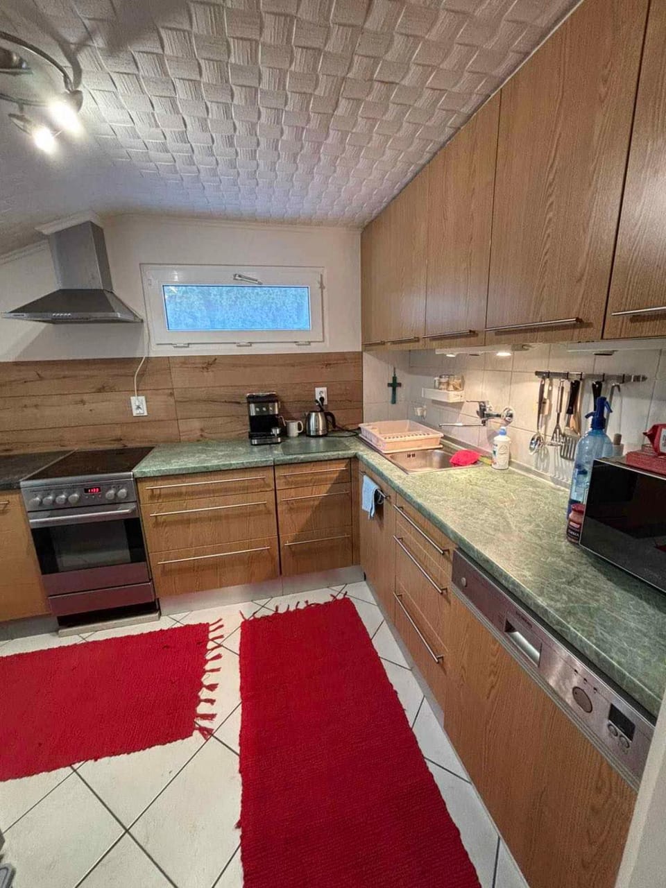 Coffee/tea facilities, dishwasher, microwave