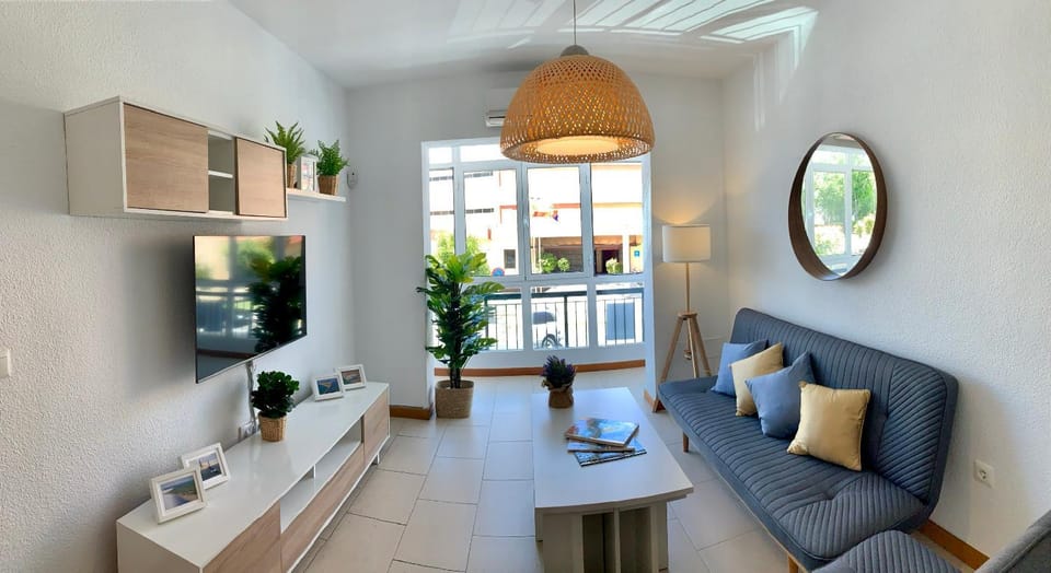 TV and multimedia, Living room, Seating area, Dining area, Evening entertainment