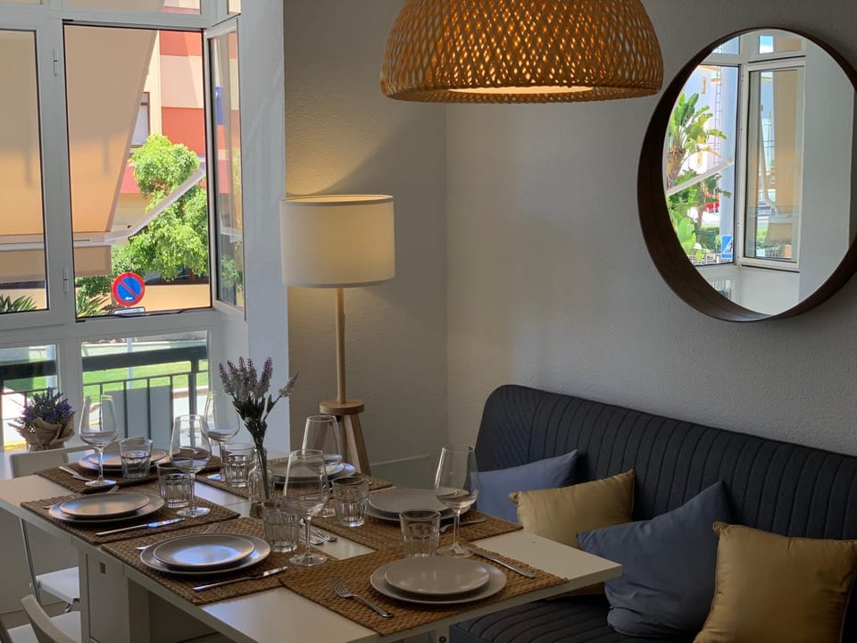 Living room, Seating area, Dining area