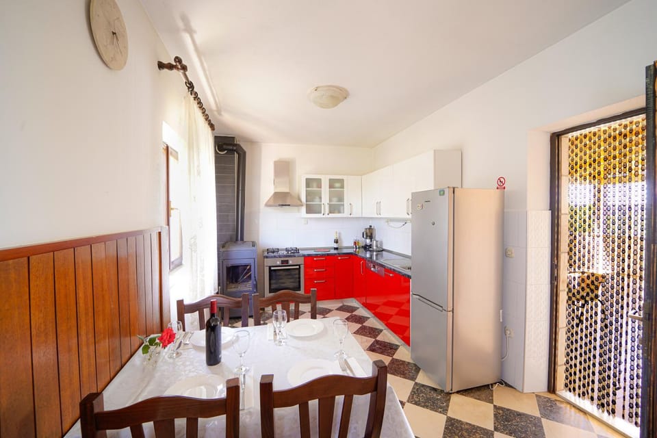 Kitchen or kitchenette, Dining area, Family