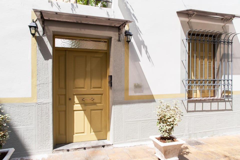17 flats and Roof Garden Apartment in Athens