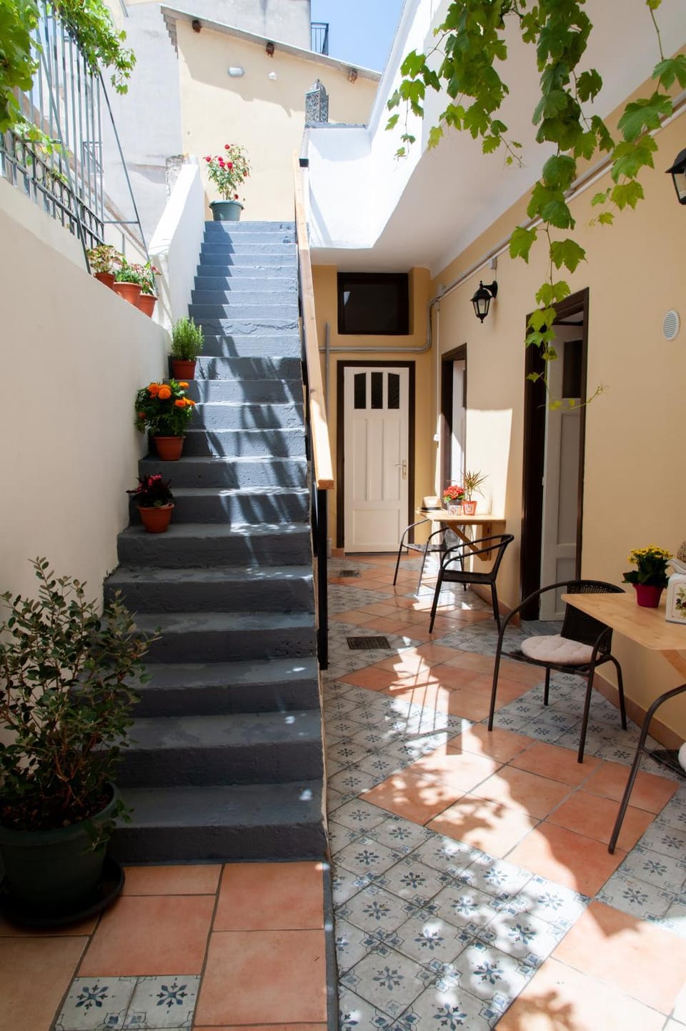 Patio, Facade/entrance