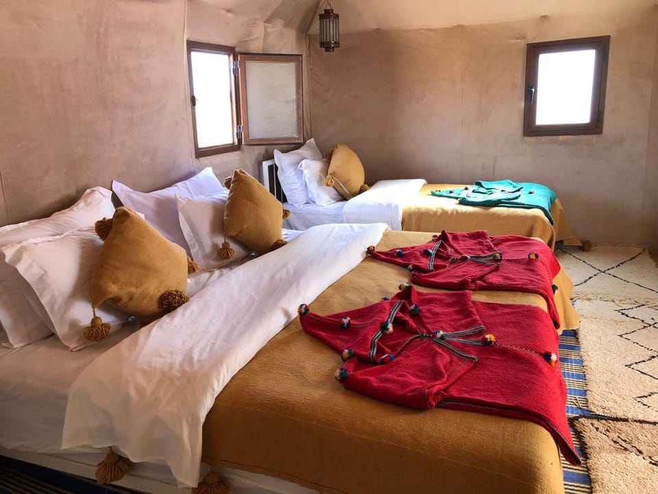 Bed, Living room, Photo of the whole room, Bedroom, towels