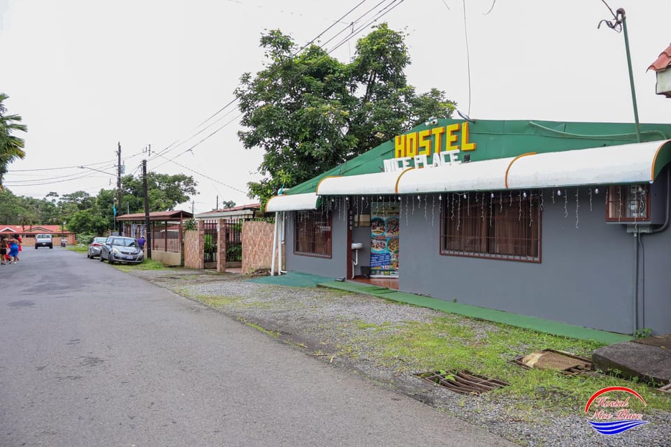 Nice Place Hostel Bed and Breakfast in La Fortuna