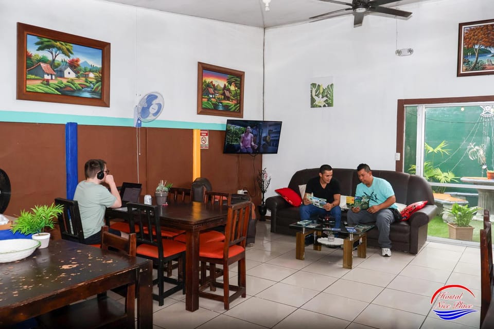 Nice Place Hostel Bed and Breakfast in La Fortuna