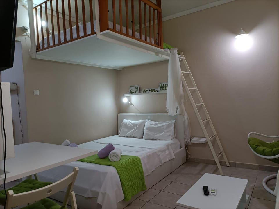 Bed, Seating area, Dining area, bunk bed