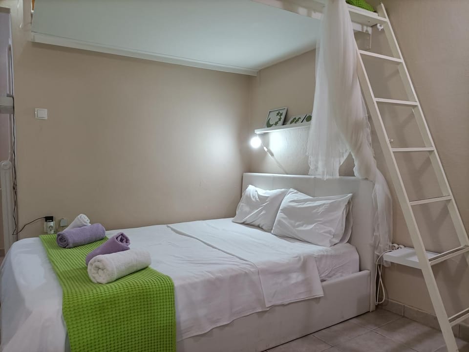 Bed, bunk bed