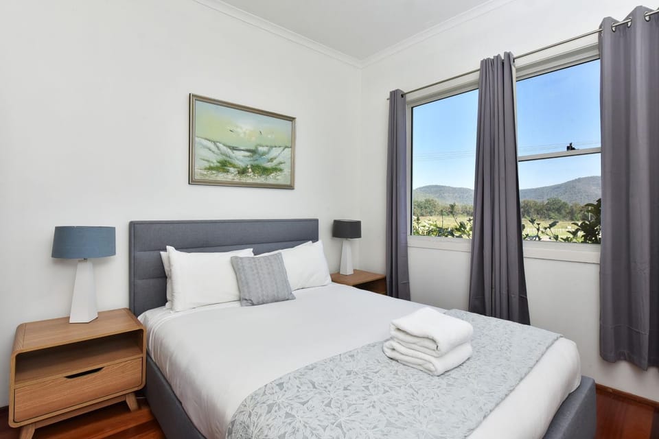 Somerville Wine Cottage Hideaway 3-Bedroom Cottage Near Broke Wineries House in Broke