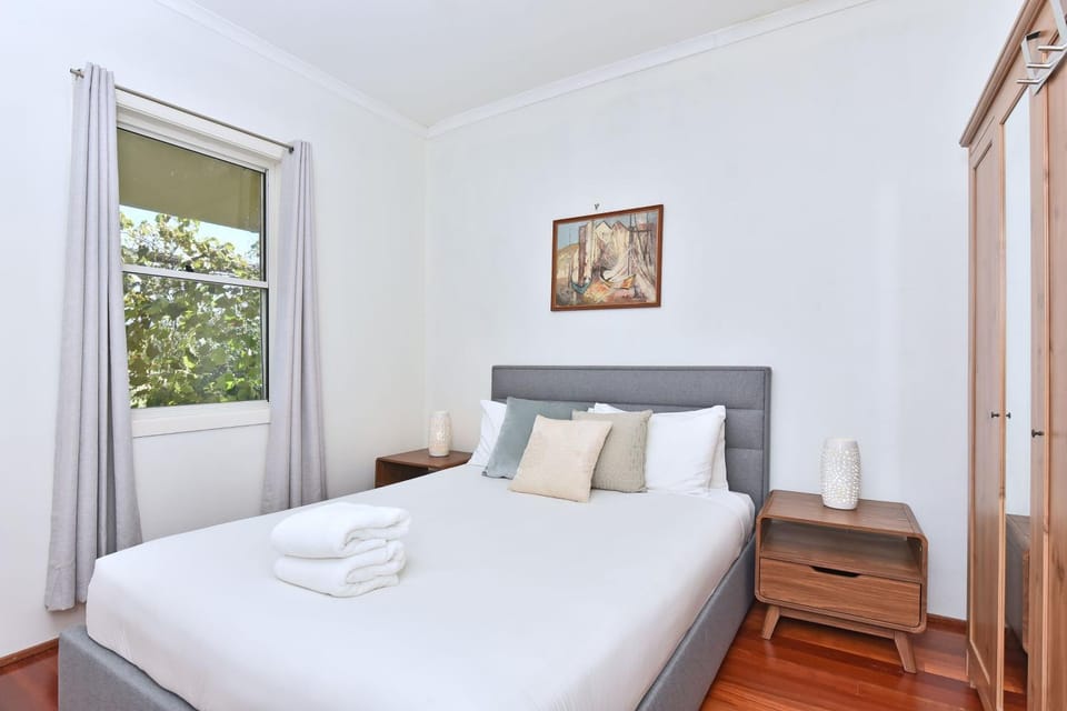 Somerville Wine Cottage Hideaway 3-Bedroom Cottage Near Broke Wineries House in Broke