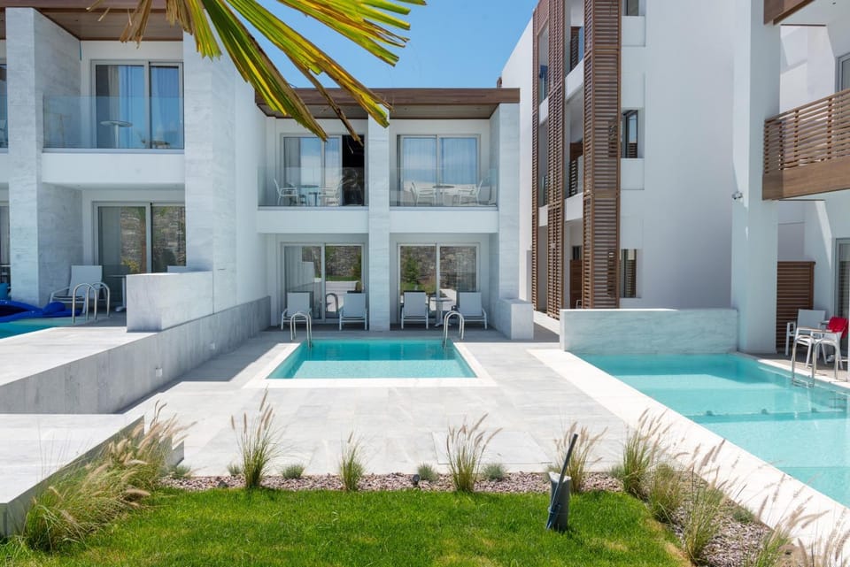 Property building, Patio, View (from property/room), Balcony/Terrace, Pool view, sunbed