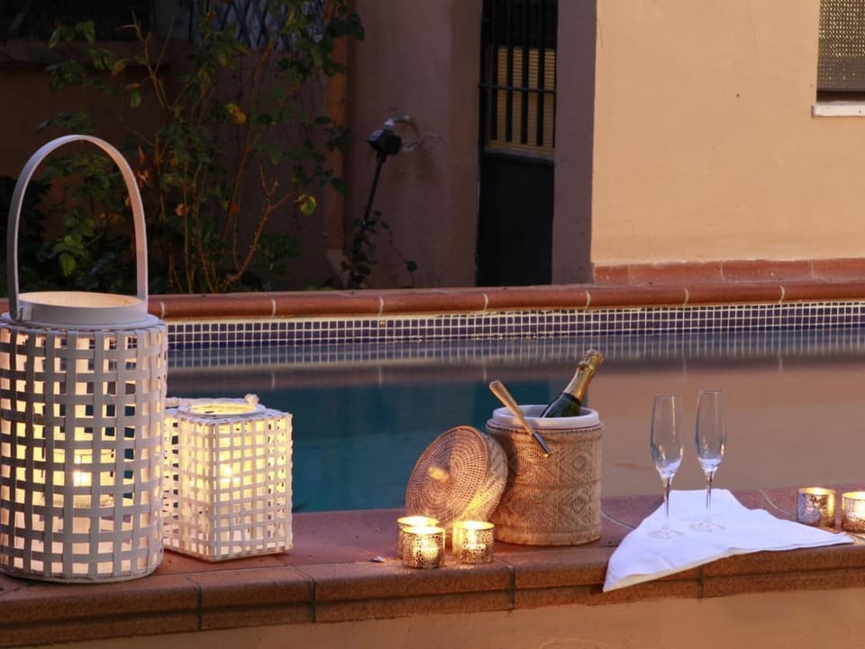 Decorative detail, Swimming pool