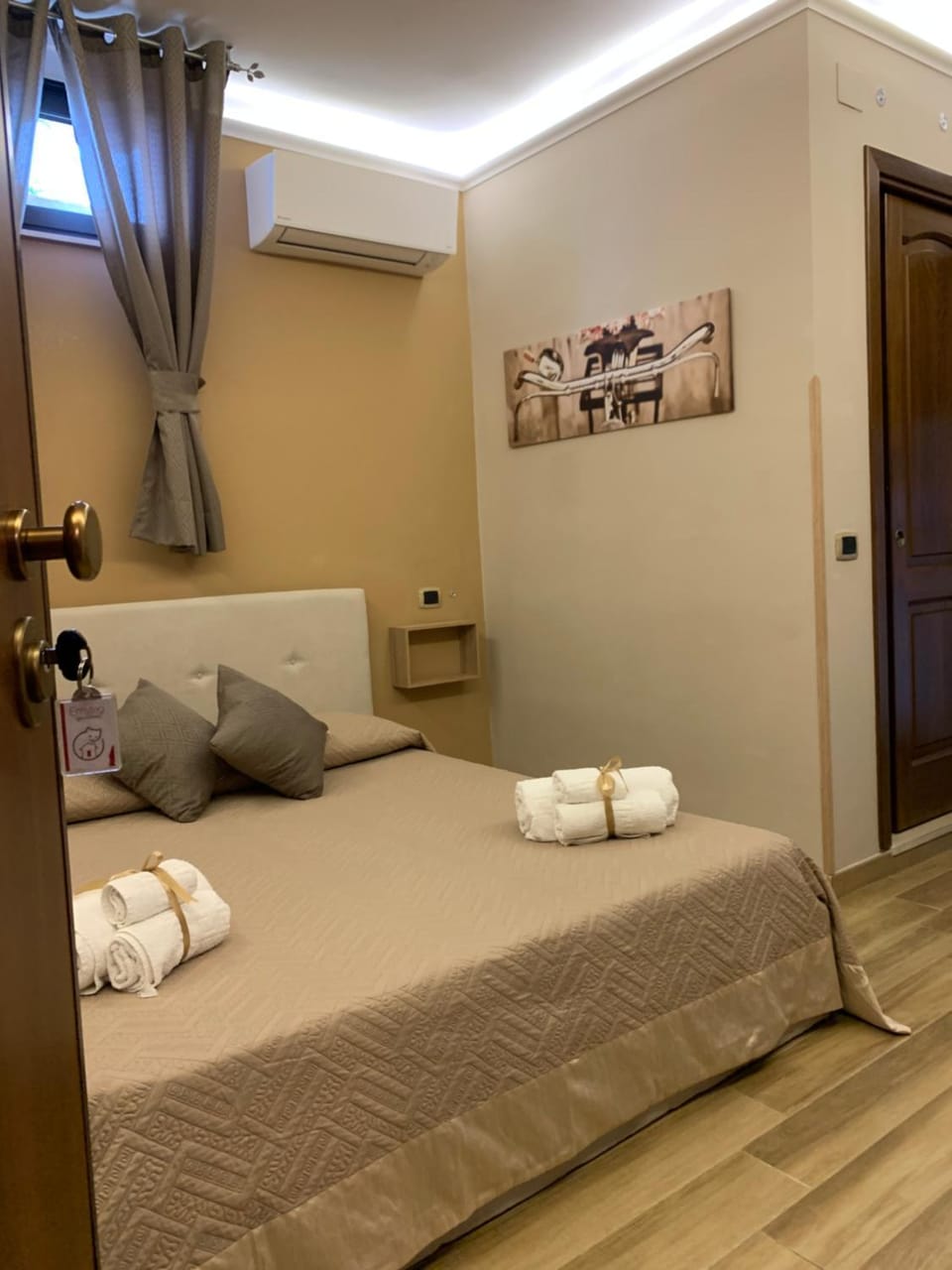 Bed, Photo of the whole room, Bedroom, towels, air conditioner