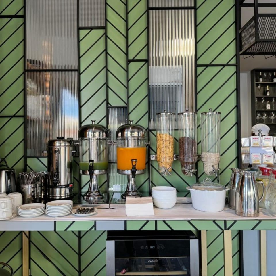 Coffee/tea facilities, minibar