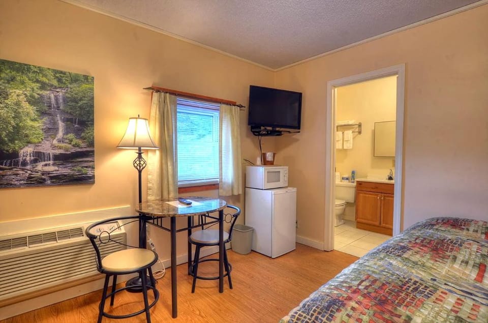 Riverbend Lodging Motel in Bryson City