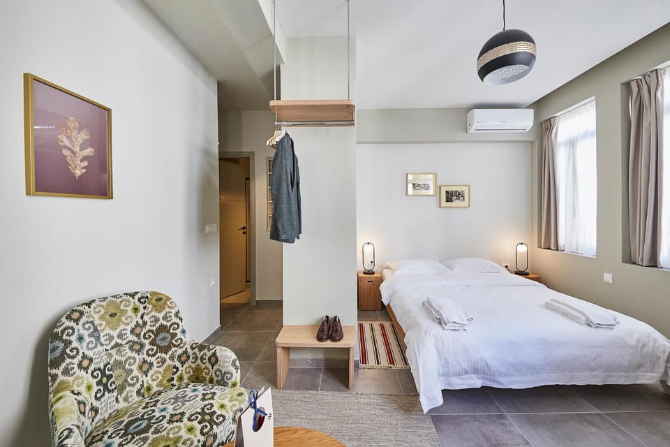 Bed, Photo of the whole room, towels