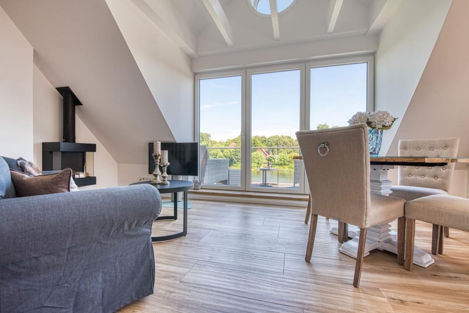 Living room, Lake view