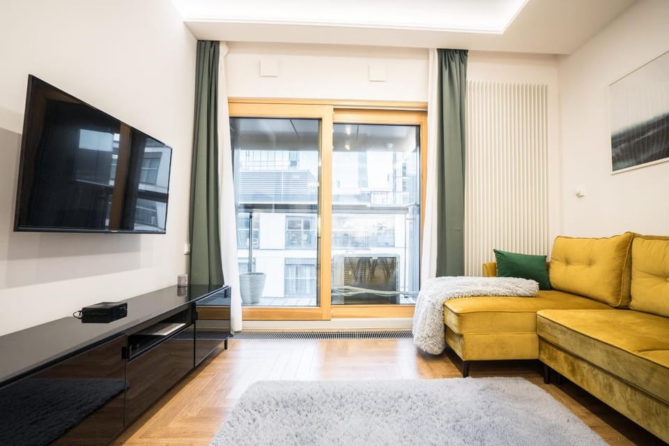 TV and multimedia, Living room, Seating area, Evening entertainment