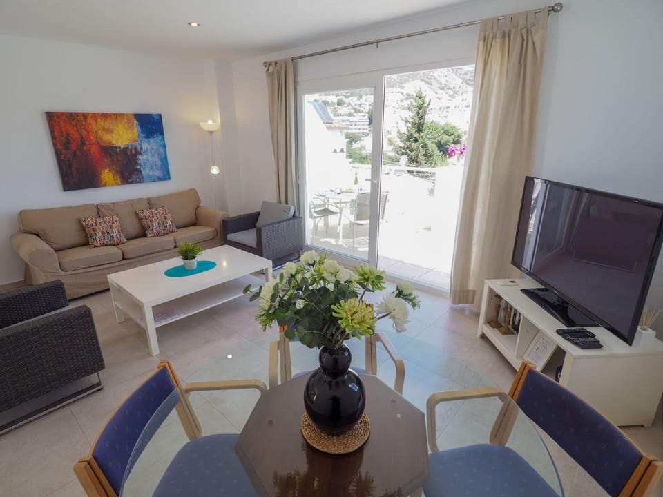 Communal lounge/ TV room, Living room