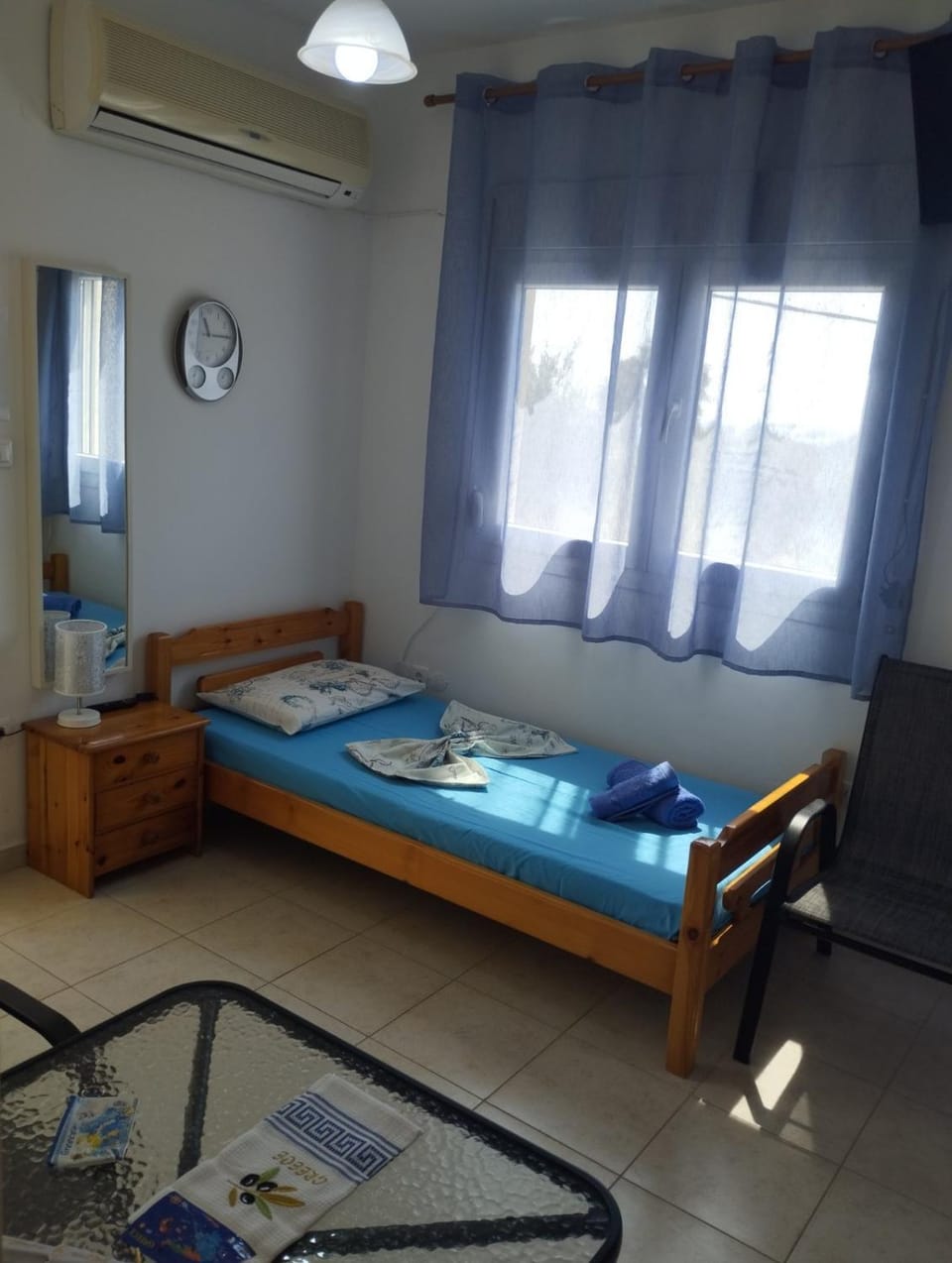 Bed, air conditioner