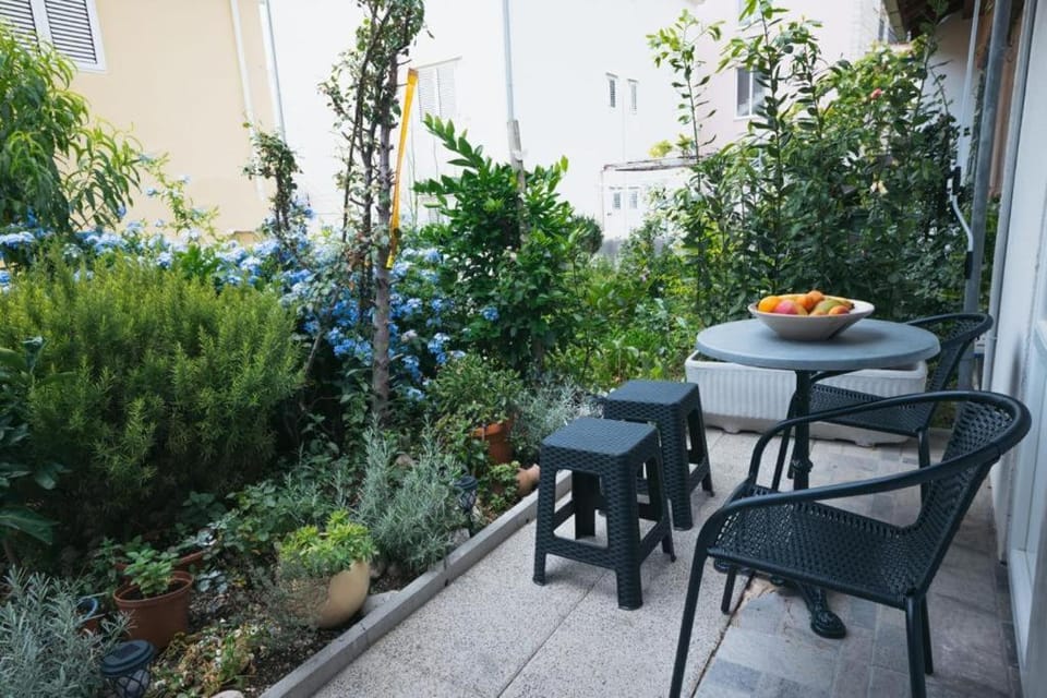 Garden, Seating area